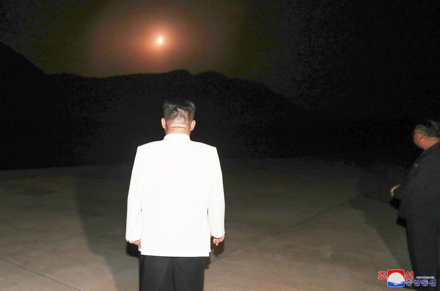 경애하는 김정은동지께서 조선인민군 전술핵운용부대들의 군사훈련을 지도하시였다