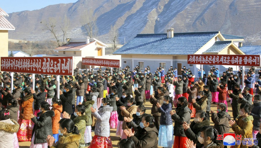 Housewarmings in Farm Villages of DPRK