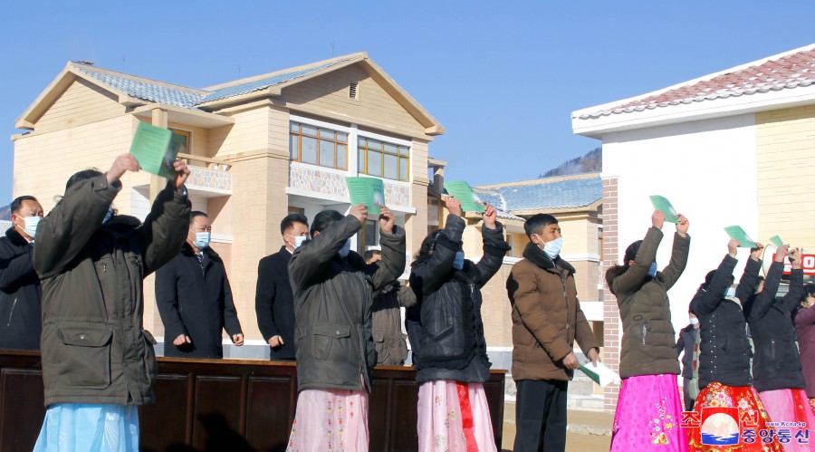 Housewarmings in Farm Villages of DPRK