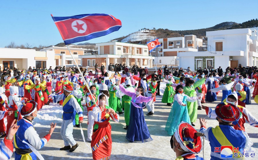 Housewarmings in Farm Villages of DPRK