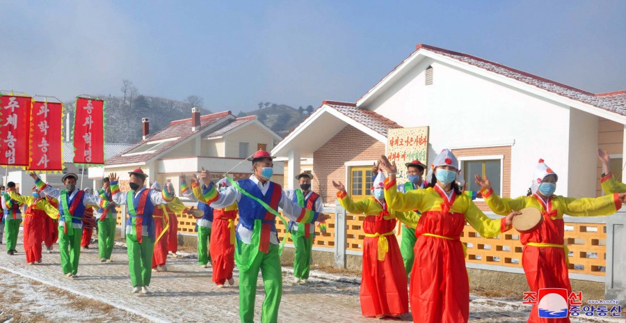 Housewarmings in Farm Villages of DPRK