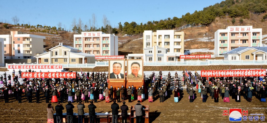 Housewarmings in Farm Villages of DPRK