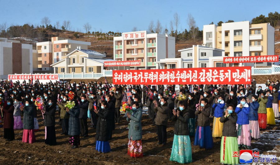 Housewarmings in Farm Villages of DPRK