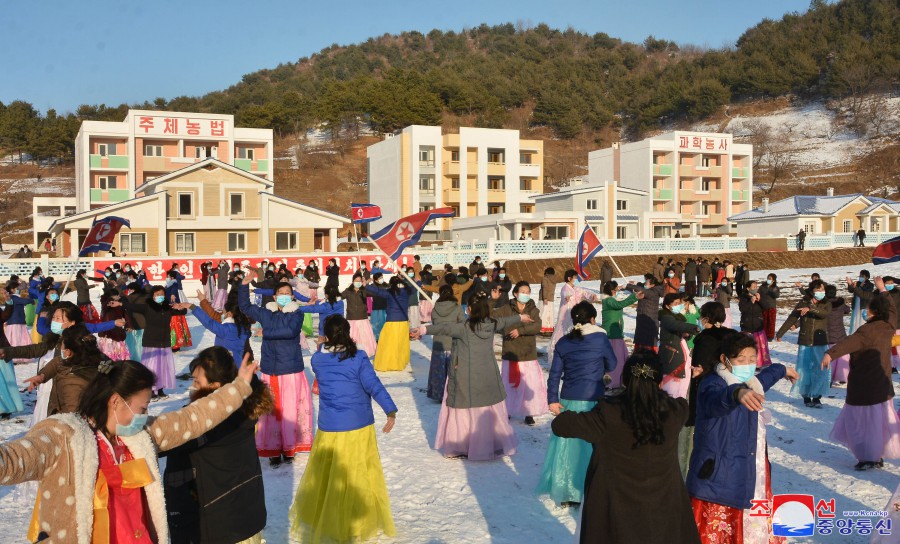 Housewarmings in Farm Villages of DPRK