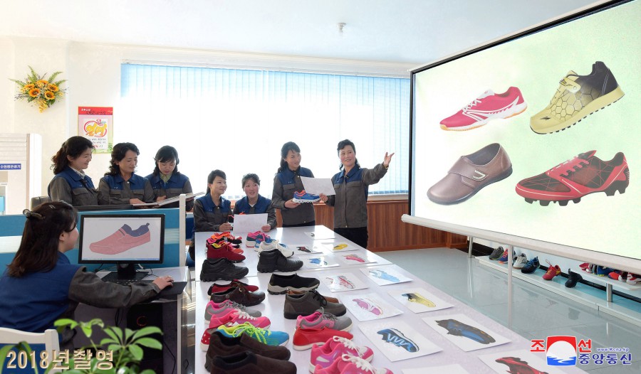 Shoes with Trademark Ryuwon Popular among Koreans