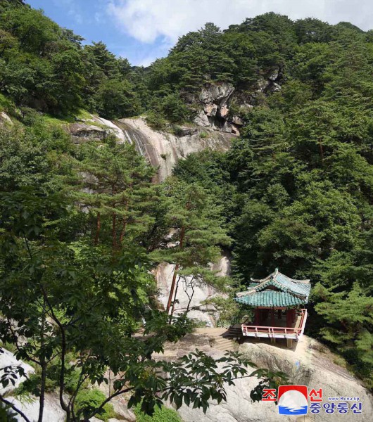 Korea with Many Noted Mountains and Scenic Spots