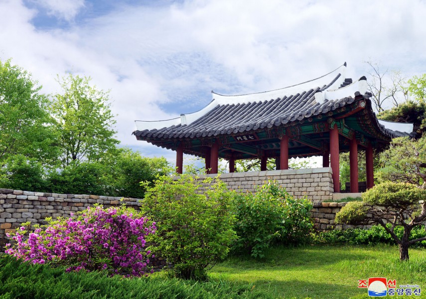 Korea with Many Noted Mountains and Scenic Spots