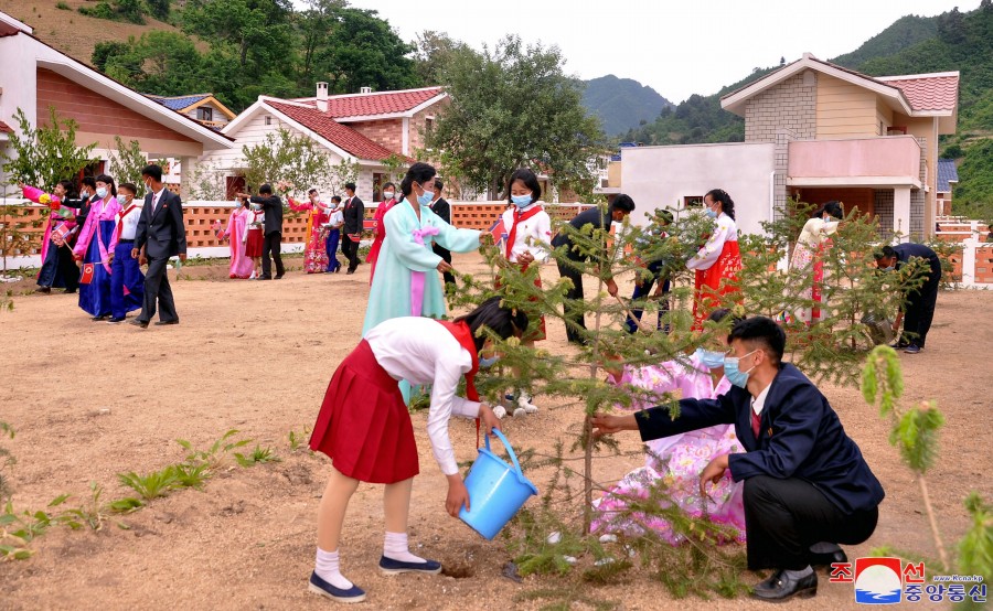 Housewarmings Given in Rural Areas of DPRK