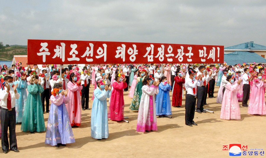 Housewarmings Given in Rural Areas of DPRK