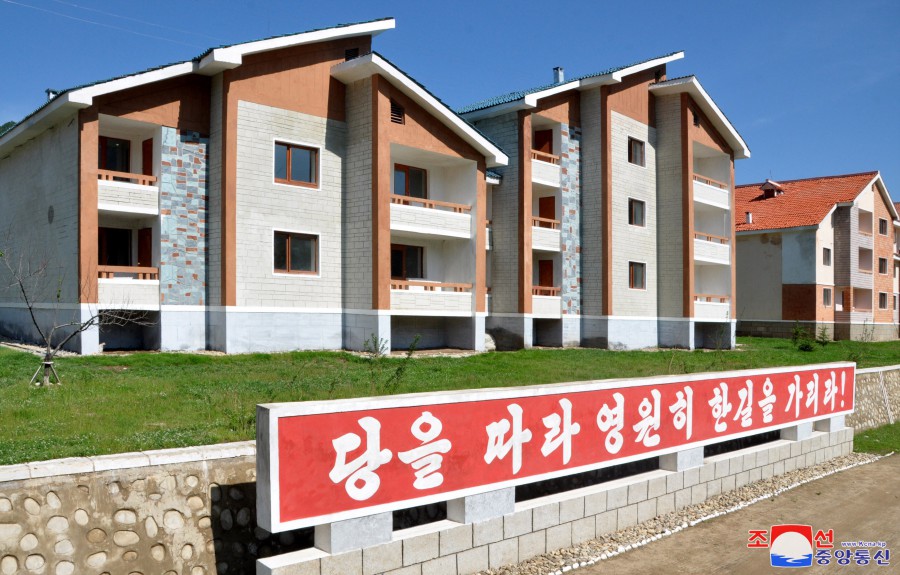 Ceremonies of Moving into New Houses Held in Jagang Province of DPRK