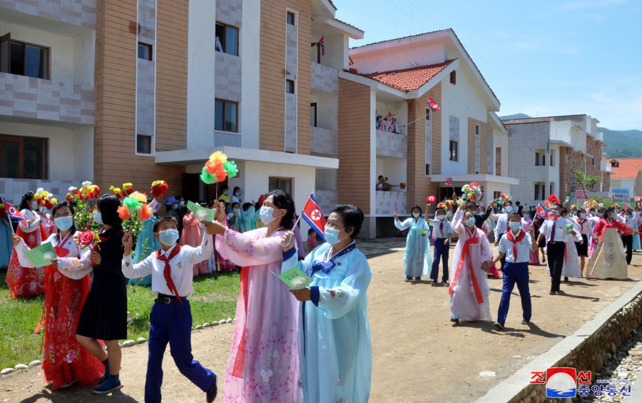 Ceremonies of Moving into New Houses Held in Jagang Province of DPRK