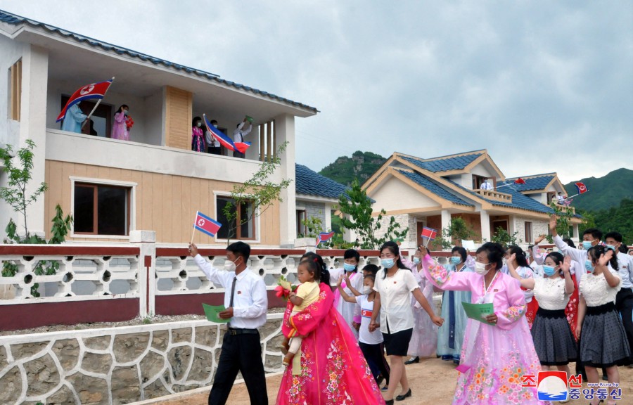 Ceremonies of Moving into New Houses Held in Jagang Province of DPRK