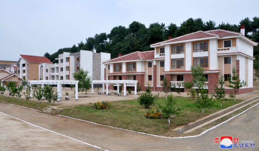 Ceremonies of Moving into New Houses Held in Jagang Province of DPRK