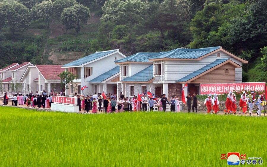 Ceremonies of Moving into New Houses Held in Jagang Province of DPRK