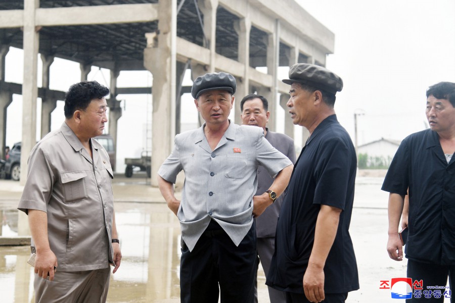 Premier Kim Tok Hun Inspects Farms and Industrial Establishments