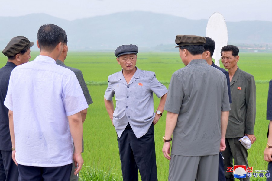 Premier Kim Tok Hun Inspects Farms and Industrial Establishments