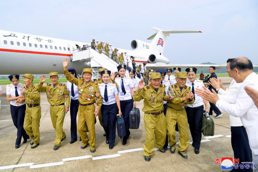 Participants in Celebrations of 70th Anniversary of War Victory Arrive Pyongyang