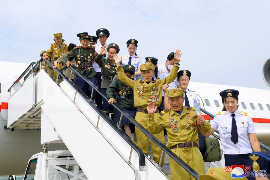 Participants in Celebrations of 70th Anniversary of War Victory Arrive Pyongyang