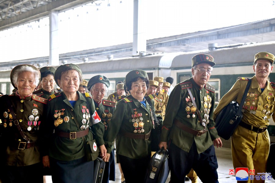 Participants in Celebrations of 70th Anniversary of War Victory Arrive Pyongyang