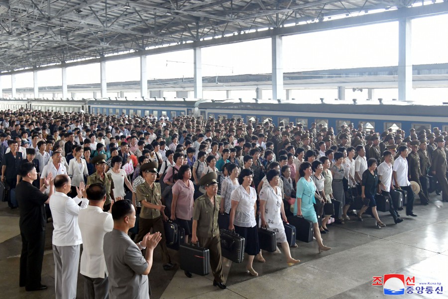 Participants in Celebrations of 70th Anniversary of War Victory Arrive Pyongyang