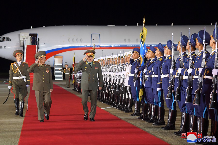 ﻿Военная делегация РФ во главе с министром обороны Сергеем Шойгу прибыла в Пхеньян