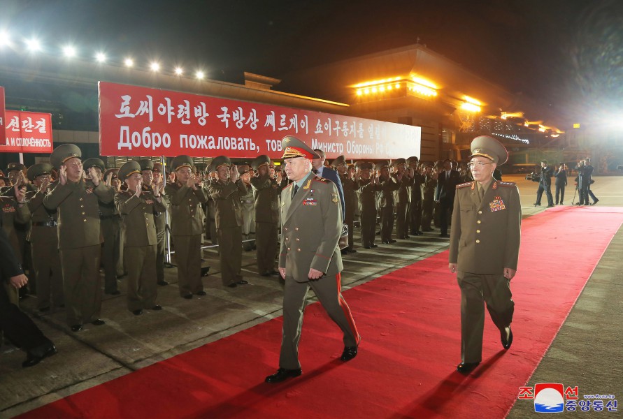 ﻿Военная делегация РФ во главе с министром обороны Сергеем Шойгу прибыла в Пхеньян