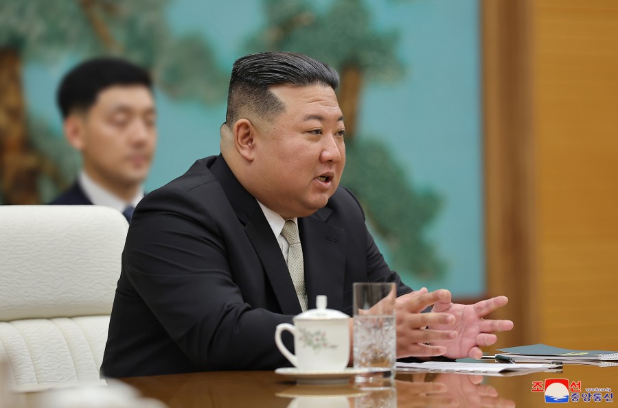 ﻿Уважаемый товарищ Ким Чен Ын встретился с министром обороны РФ