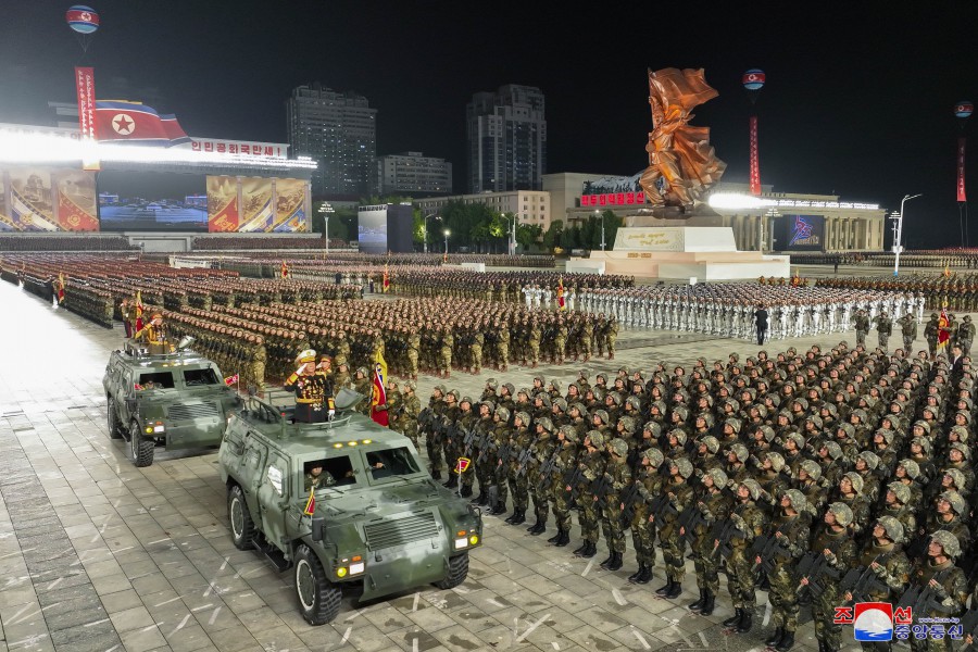 Tiene lugar con solemnidad el desfile militar por el aniversario 70 de victoria en la guerra