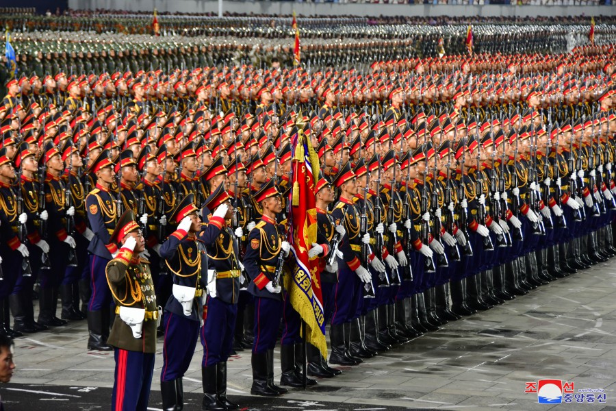 Tiene lugar con solemnidad el desfile militar por el aniversario 70 de victoria en la guerra