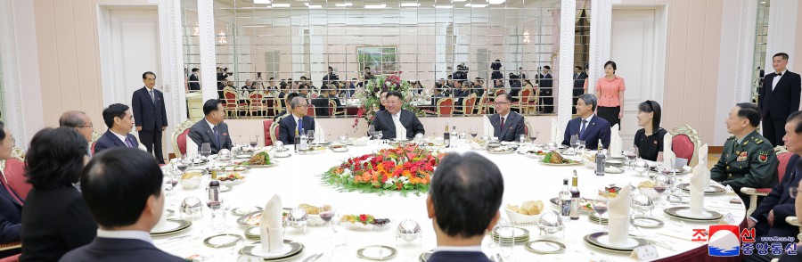 Respected Comrade Kim Jong Un Hosts Reception for Chinese Delegation