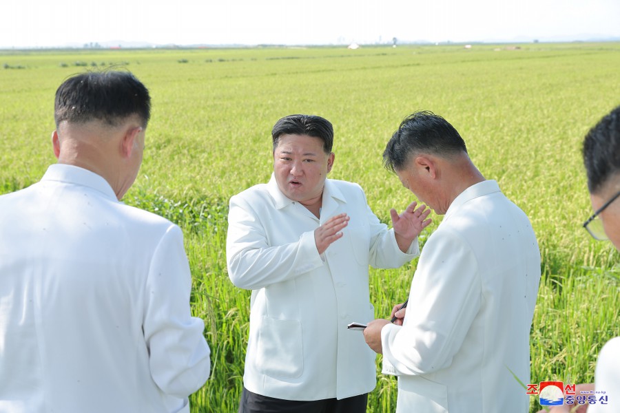 Respected Comrade Kim Jong Un Inspects Ogye and Wollang Farms in Anbyon County of Kangwon Province