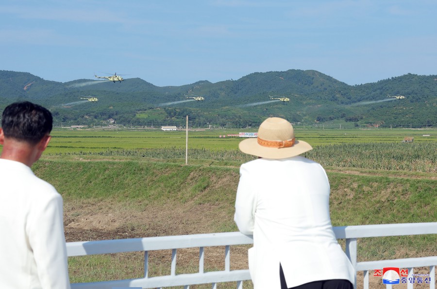 Respected Comrade Kim Jong Un Inspects Ogye and Wollang Farms in Anbyon County of Kangwon Province