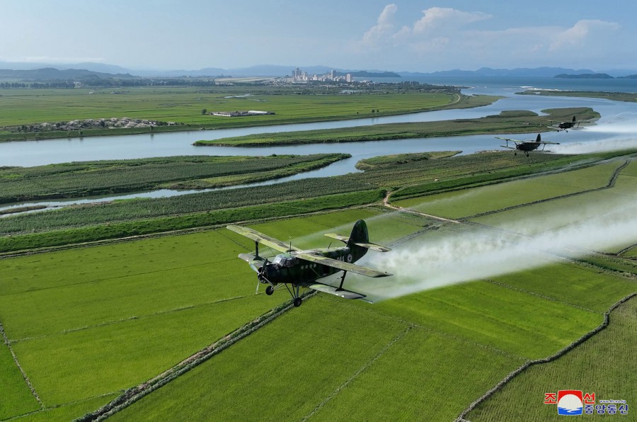 Respected Comrade Kim Jong Un Inspects Ogye and Wollang Farms in Anbyon County of Kangwon Province