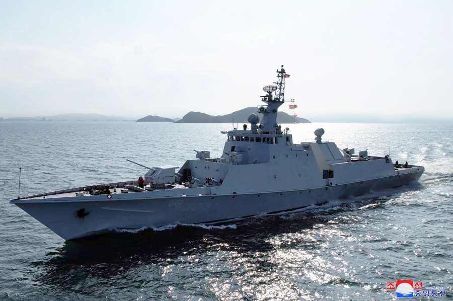 ﻿Уважаемый товарищ Ким Чен Ын инспектировал 2-й гвардейский дивизион надводных кораблей Восточноморского флота ВМС КНА, получивший звание «7-й полк О Чун Хыба»