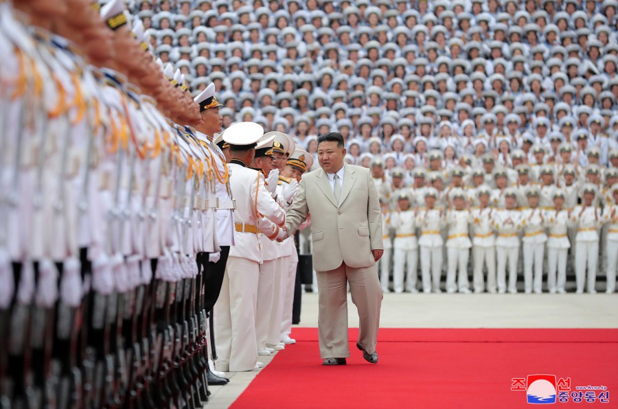 金正恩総書記が海軍節に際して朝鮮人民軍海軍司令部を祝賀訪問