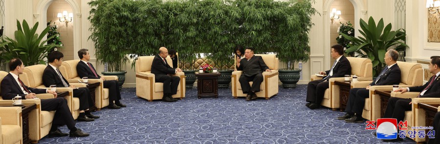 Respected Comrade Kim Jong Un Meets Chinese Party and Government Delegation