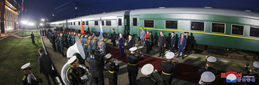 ﻿Генеральный секретарь ТПК, Председатель государственных дел КНДР уважаемый товарищ Ким Чен Ын прибыл на приграничную станцию Хасан РФ