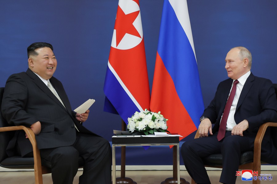 Respected Comrade Kim Jong Un Has Talks with Russian President
