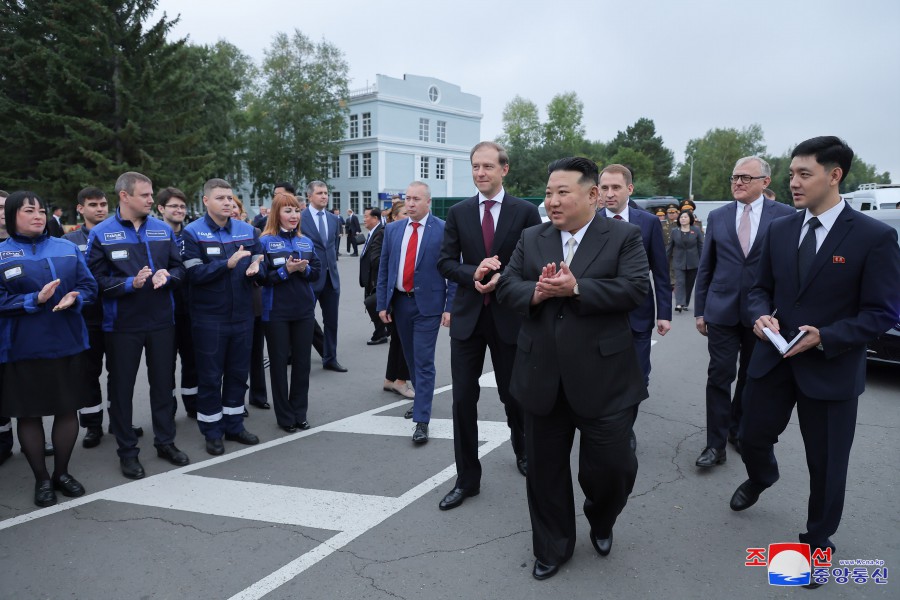 Estimado compañero Kim Jong Un visita la Planta de Aviación Yuri Gagarin de Komsomolsk-na-Amure