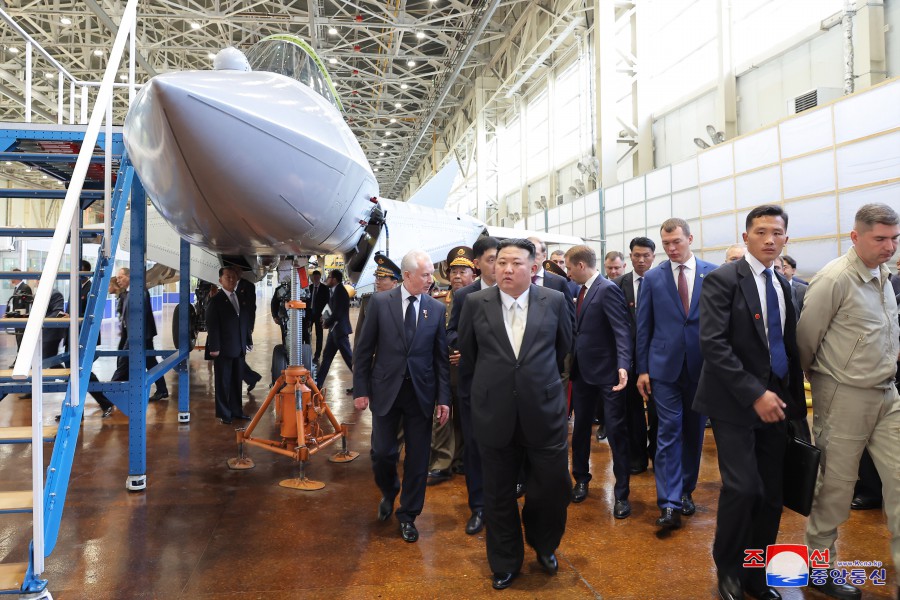 Estimado compañero Kim Jong Un visita la Planta de Aviación Yuri Gagarin de Komsomolsk-na-Amure