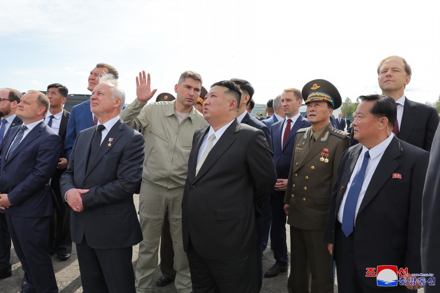 Estimado compañero Kim Jong Un visita la Planta de Aviación Yuri Gagarin de Komsomolsk-na-Amure