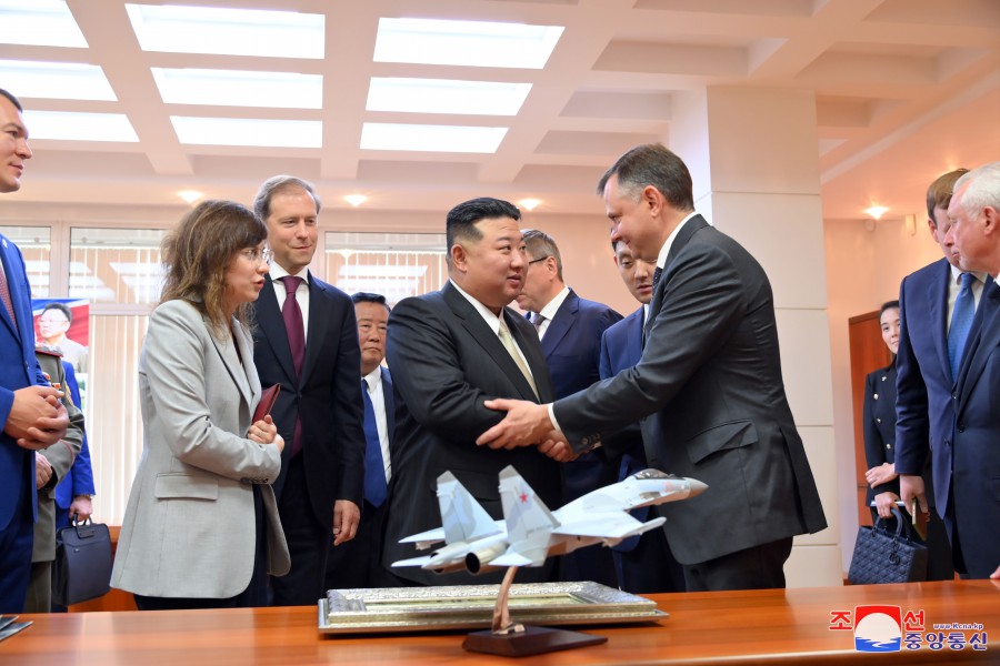 Estimado compañero Kim Jong Un visita la Planta de Aviación Yuri Gagarin de Komsomolsk-na-Amure