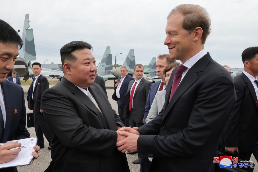 Estimado compañero Kim Jong Un visita la Planta de Aviación Yuri Gagarin de Komsomolsk-na-Amure