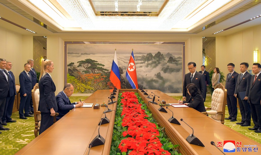 Talks between DPRK and Russian FMs Held