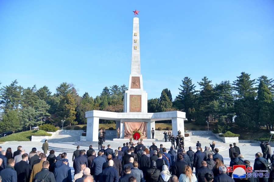 Russian Government Delegation Visits Liberation Tower