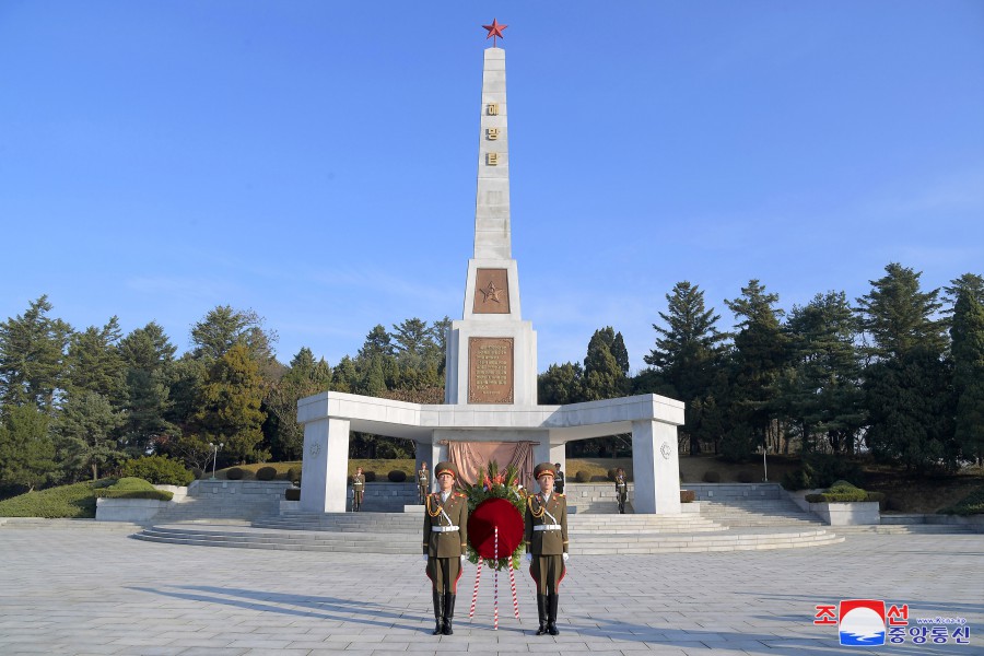 Russian Government Delegation Visits Liberation Tower