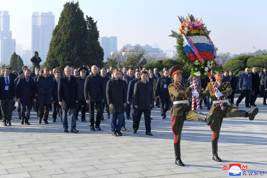 Russian Government Delegation Visits Liberation Tower