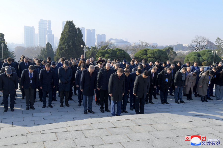 Russian Government Delegation Visits Liberation Tower