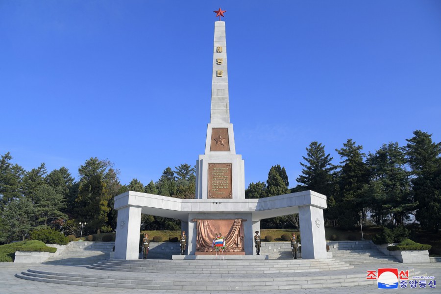 Russian Government Delegation Visits Liberation Tower