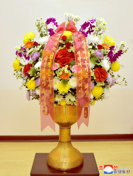 Respected Comrade Kim Jong Un Receives Floral Basket from Jindallae Saphariny